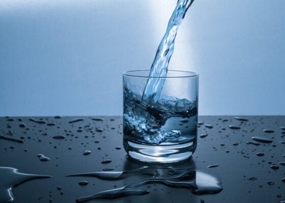 Nước khoáng kiềm đóng chai có rất nhiều công dụng đối với sức khỏe