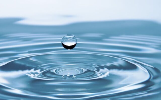 Nước khoáng kiềm đóng chai có thể bảo quản được lâu hơn so với nước tạo ra từ máy lọc tại nhà