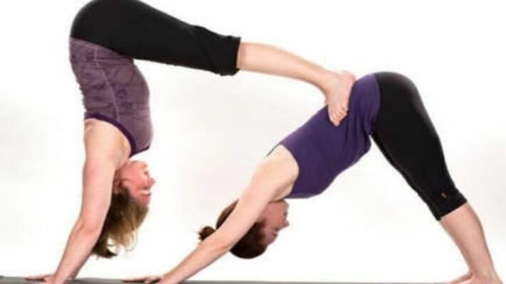 Các tư thế yoga 2 người dễ dàng