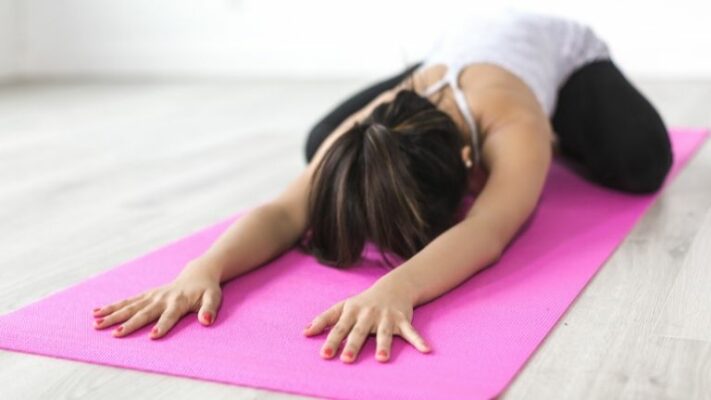 Bài tập Yoga Stretch nên làm mỗi ngày để giảm căng cứng và đau