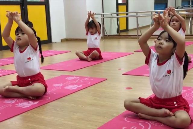 Tập yoga cho trẻ mầm non 13 bài tập đơn giản và dễ thực hiện tại nhà