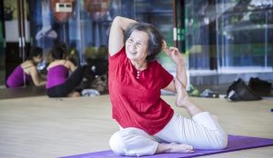Yoga cho người lớn tuổi: 10 động tác hiệu quả